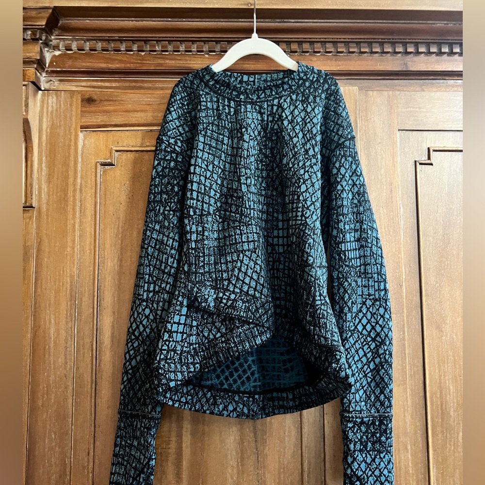 Lululemon workout pullover